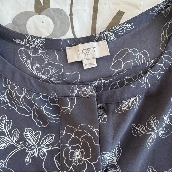 Loft grey floral top - Picture 2 of 7